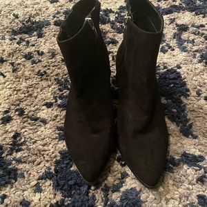 Black booties S9.5